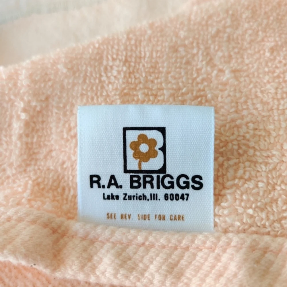 Vintage White Cat on Peach color Bath Towel Set